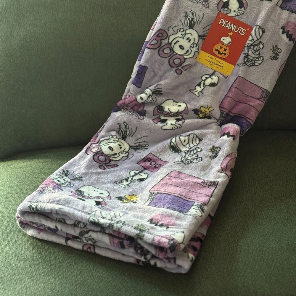 Lavender Peanuts Snoopy and Woodstock Extra long plush Halloween throw blanket